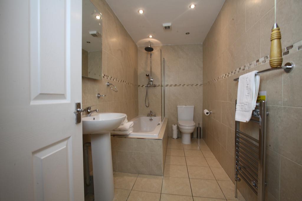 Singleton Lodge Country House Hotel Poulton-le-Fylde Bilik gambar