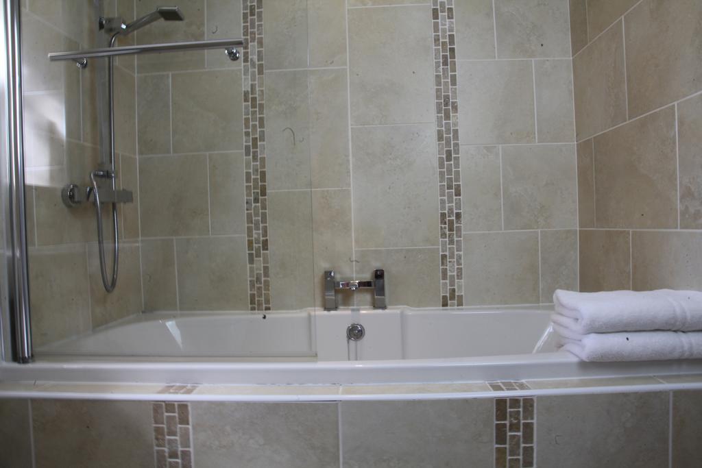 Singleton Lodge Country House Hotel Poulton-le-Fylde Bilik gambar